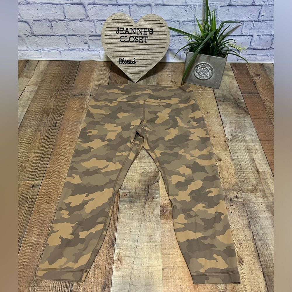 Lululemon Align High-Rise Pant 25"
Heritage 365 Camo Beige Multi size 18